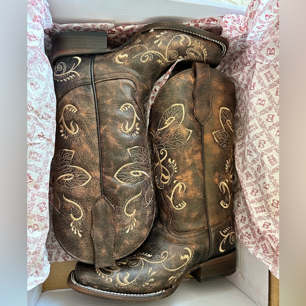 CIRCLE G WOMEN'S DRAGONFLY EMBROIDERED WESTERN BOOTS - SQUARE TOE